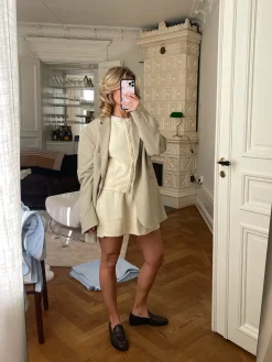 Discount Djerf Avenue Amorini Skirt Cream