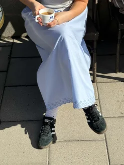 Flash Sale Djerf Avenue Breezy Midi Skirt Blue