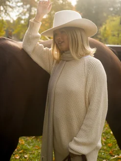 Best Djerf Avenue Chunky Raglan Roundneck Off White