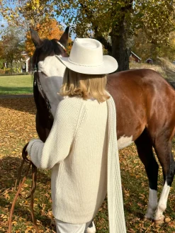 Best Djerf Avenue Chunky Raglan Roundneck Off White