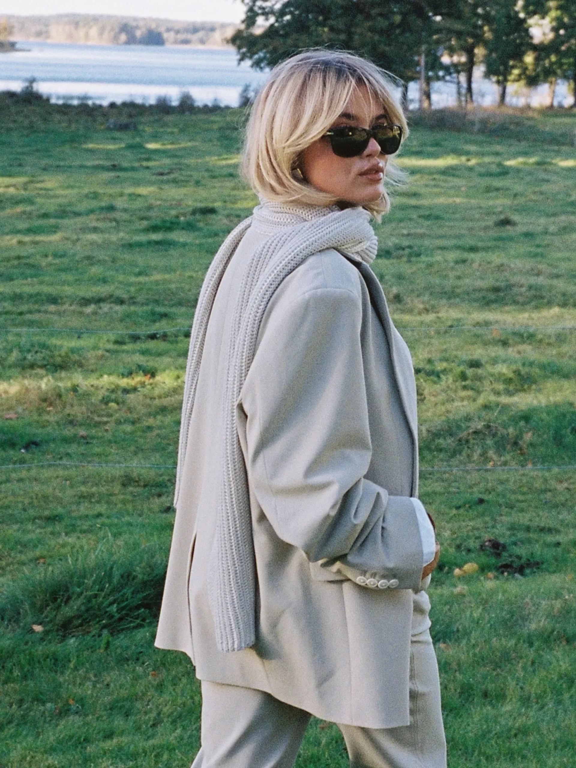 Best Sale Djerf Avenue Contrast Scarf Beige