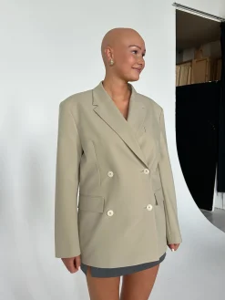 Hot Djerf Avenue Essential Blazer Greige