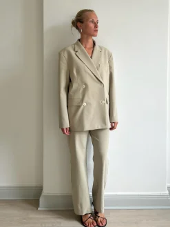 Hot Djerf Avenue Essential Blazer Greige