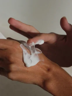 Store Djerf Avenue Essential Moisture Hair Mask