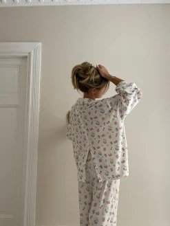 Best Sale Djerf Avenue Go Slow Shirt Summer Berries