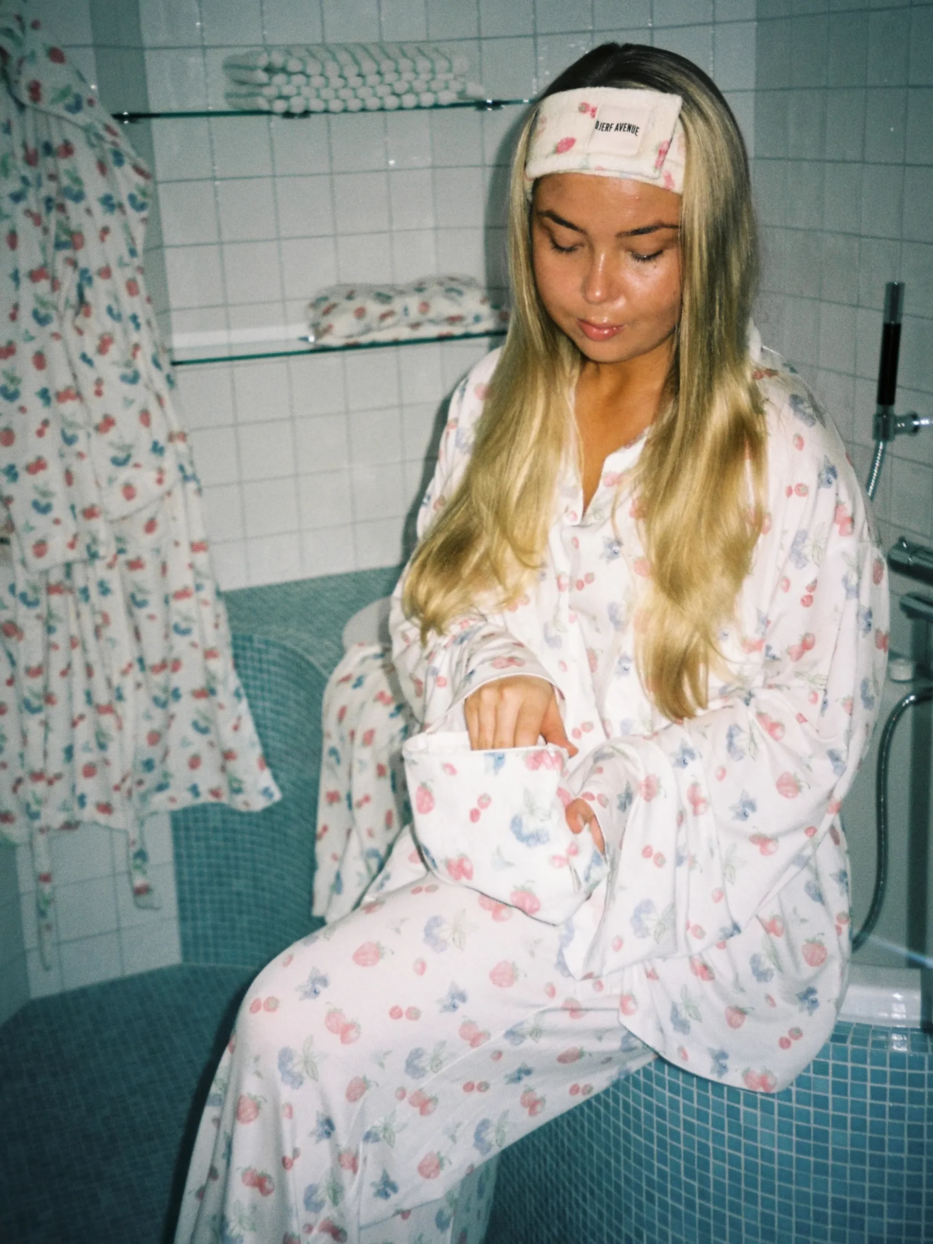 Best Sale Djerf Avenue Go Slow Shirt Summer Berries