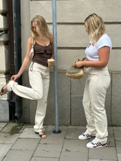 Store Djerf Avenue Relaxed Jeans Cream - Tall